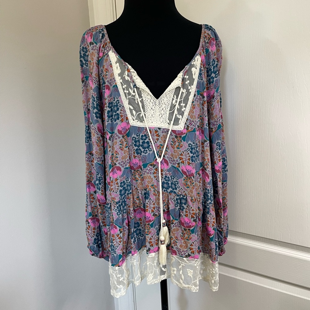 Matilda Jane women’s sz L Floral Peasant Blouse Lace Trim Tassel Tie (sku307)
